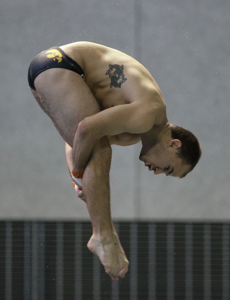 Anton Hoherz competes on the 3 meter board Thursday, November 15, 2018 during the 2018 Hawkeye Invitational at the Campus Recreation and Wellness Center. (Brian Ray/hawkeyesports.com)