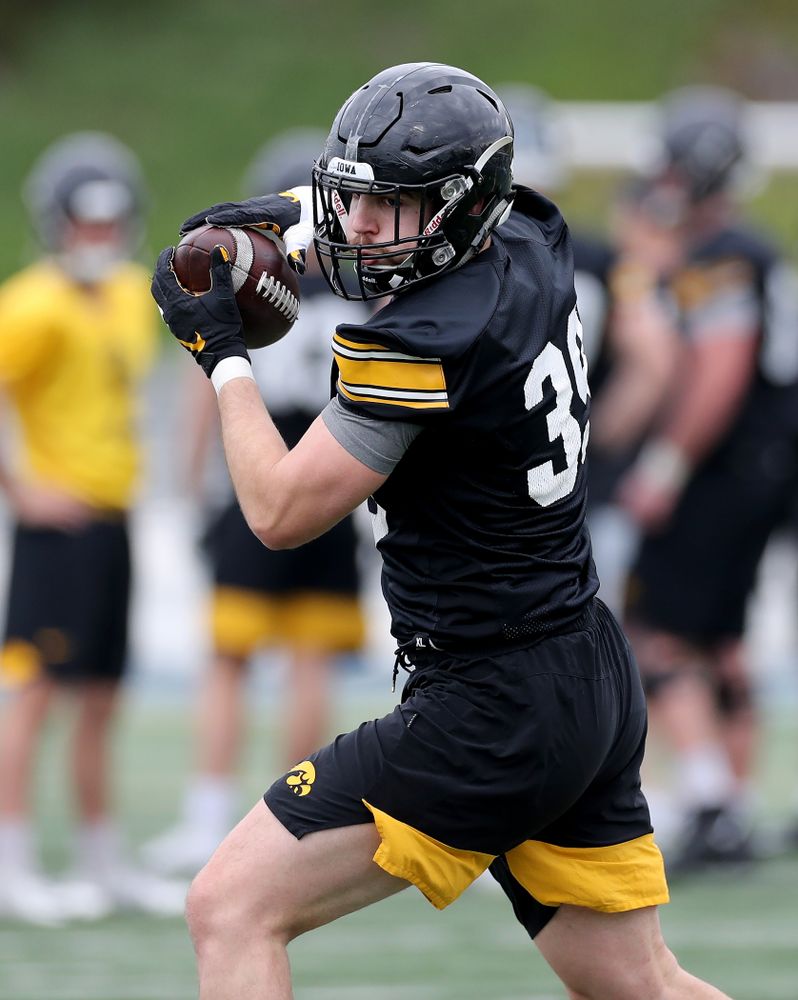 Iowa Hawkeyes tight end Nate Wieting (39) during practice Sunday, December 22, 2019 at Mesa College in San Diego. (Brian Ray/hawkeyesports.com)