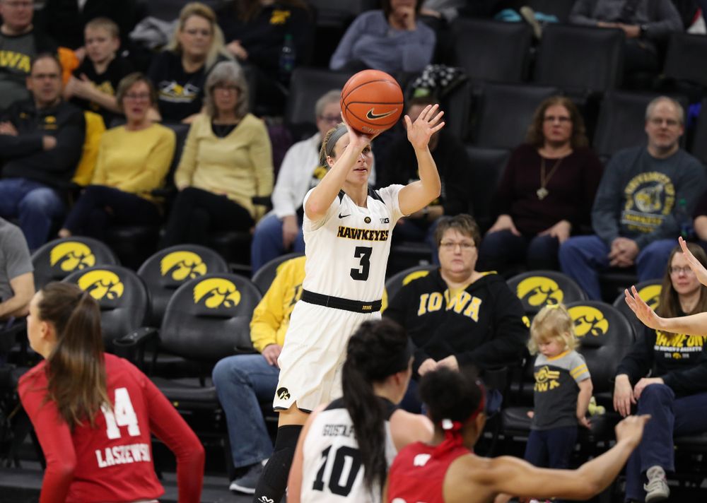 Iowa Hawkeyes guard Makenzie Meyer (3) against the Wisconsin Badgers Monday, January 7, 2019 at Carver-Hawkeye Arena.  (Brian Ray/hawkeyesports.com)