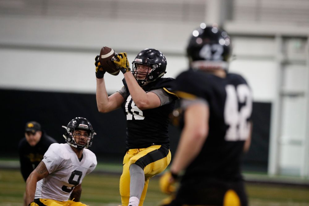 Iowa Hawkeyes tight end Drew Cook (18) during spring practice No. 13 Wednesday, April 18, 2018 at the Hansen Football Performance Center. (Brian Ray/hawkeyesports.com)