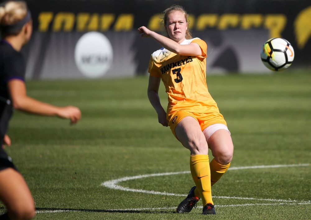 Iowa Hawkeyes defender Morgan Kemerling (3) passes the ball during a game against Northwestern at the Iowa Soccer Complex on October 21, 2018. (Tork Mason/hawkeyesports.com)