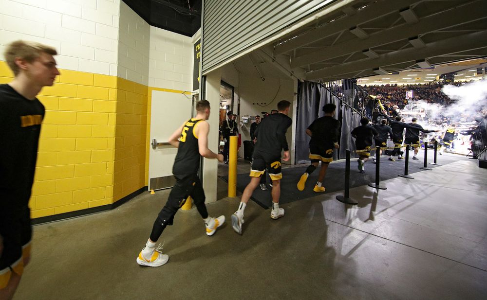 The Hawkeyes take the court before their game at Carver-Hawkeye Arena in Iowa City on Monday, January 27, 2020. (Stephen Mally/hawkeyesports.com)