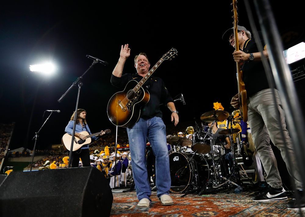 Singer Pat Green performs "Wave on Wave" at halftime during a game against Northern Iowa at Kinnick Stadium on September 15, 2018. (Tork Mason/hawkeyesports.com)