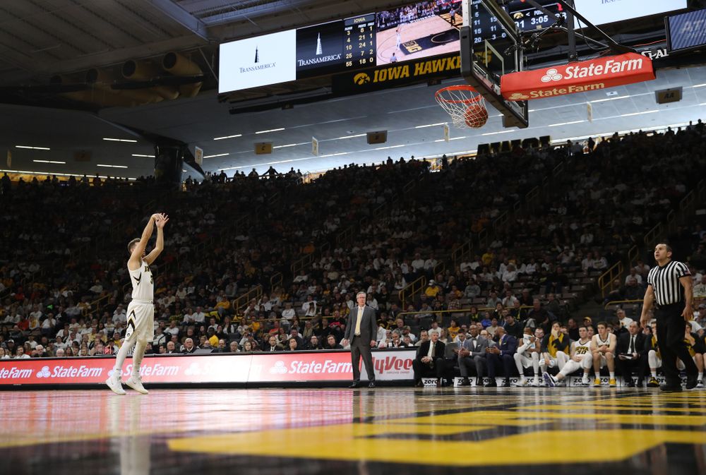 Iowa Hawkeyes guard Jordan Bohannon (3) shoots a free throw after a flagrant one foul against the Illinois Fighting Illini Sunday, January 20, 2019 at Carver-Hawkeye Arena. (Brian Ray/hawkeyesports.com)