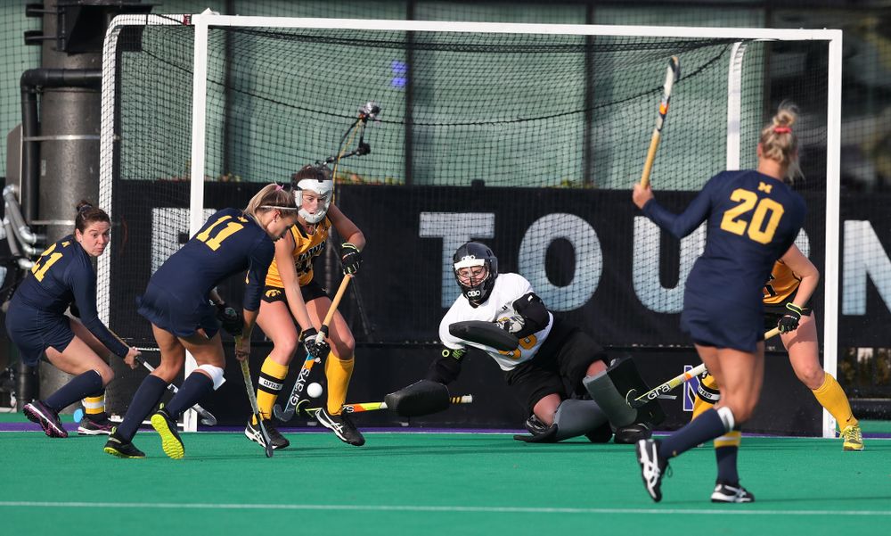 Iowa Hawkeyes Sophie Sunderland (20) defends a penalty corner against the Michigan Wolverines in the semi-finals of the Big Ten Tournament Friday, November 2, 2018 at Lakeside Field on the campus of Northwestern University in Evanston, Ill. (Brian Ray/hawkeyesports.com)