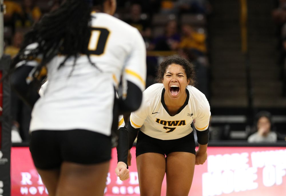 Iowa Hawkeyes setter Brie Orr (7) against the Minnesota Golden Gophers Wednesday, October 2, 2019 at Carver-Hawkeye Arena. (Brian Ray/hawkeyesports.com)