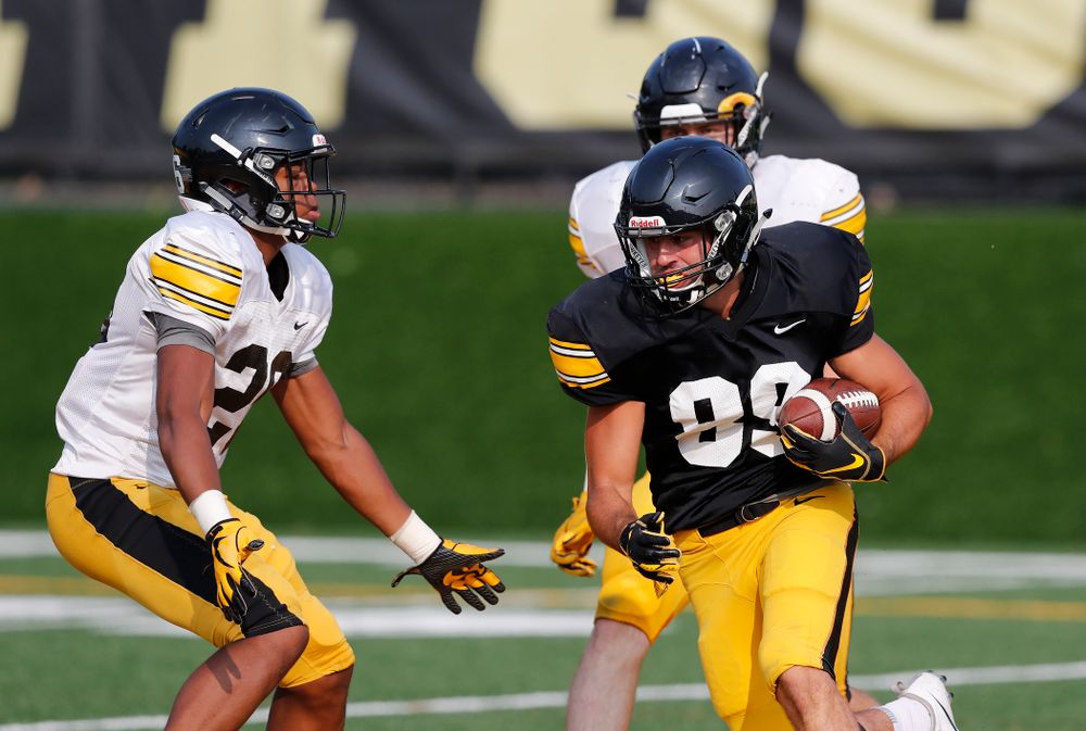 Iowa Hawkeyes wide receiver Nico Ragaini (89) during camp practice No. 16 Tuesday, August 21, 2018 at the Hansen Football Performance Center. (Brian Ray/hawkeyesports.com)