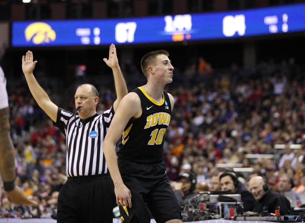 Iowa Hawkeyes guard Joe Wieskamp (10) against the Cincinnati Bearcats in the first round of the 2019 NCAA Men's Basketball Tournament Friday, March 22, 2019 at Nationwide Arena in Columbus, Ohio. (Brian Ray/hawkeyesports.com)