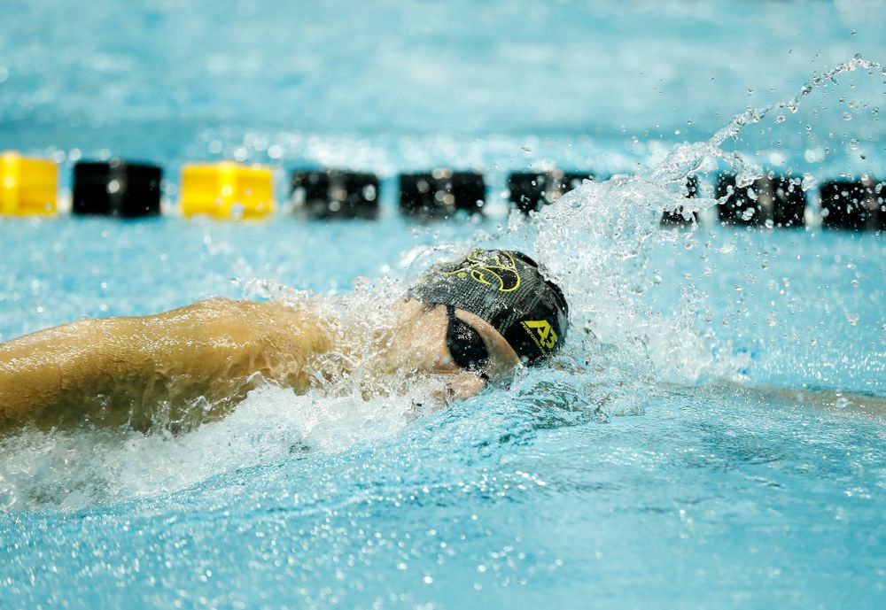 Iowa's Logan Samuelson swims the 1000 yard freestyle 