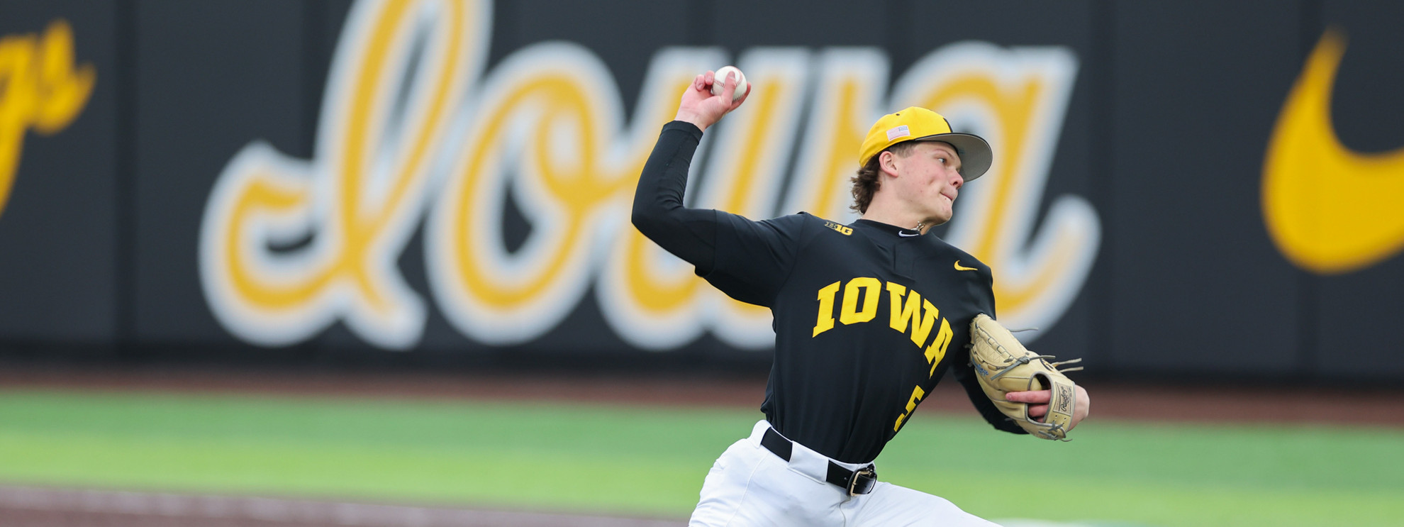 Hawkeyes to Face Kansas at Field of Dreams