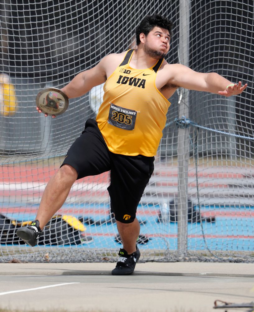 Iowa's Reno Tuufuli competes in the discus during the 2018 MUSCO Twilight Invitational  Thursday, April 12, 2018 at the Cretzmeyer Track. (Brian Ray/hawkeyesports.com)