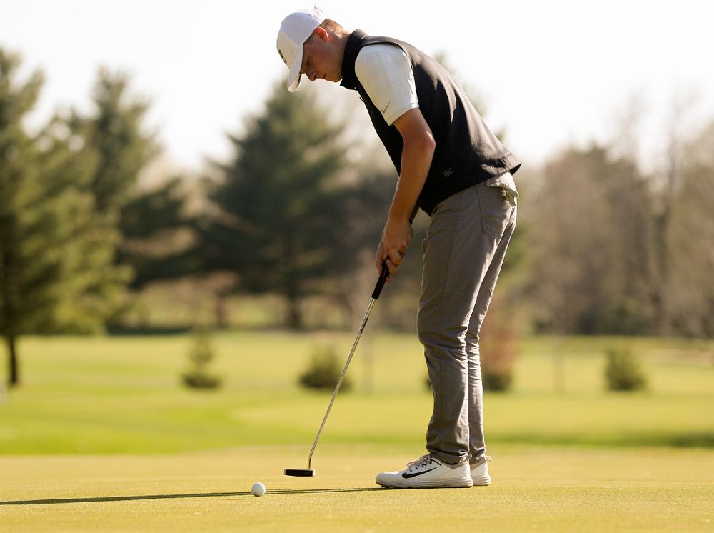 Iowa's Benton Weinberg putts during the second round of the Hawkeye Invitational at Finkbine Golf Course in Iowa City on Saturday, Apr. 20, 2019. (Stephen Mally/hawkeyesports.com)
