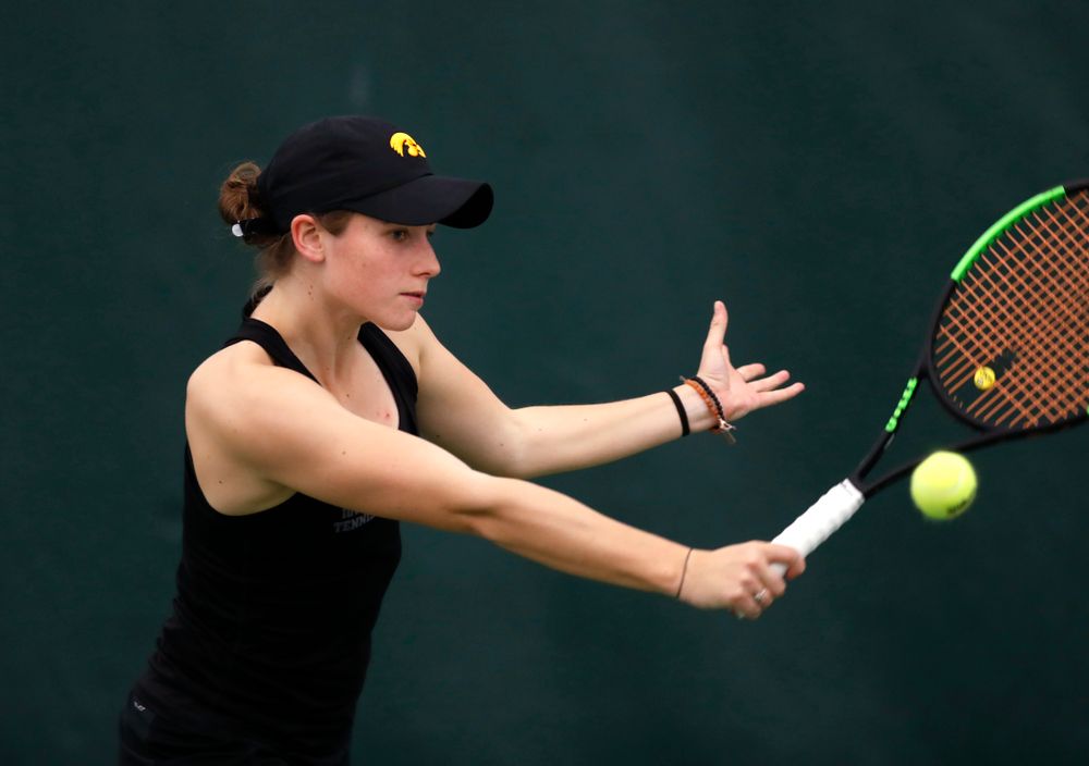 Elise Van Heuvelen against Ohio State Sunday, March 25, 2018 at the Hawkeye Tennis and Recreation Center. (Brian Ray/hawkeyesports.com)
