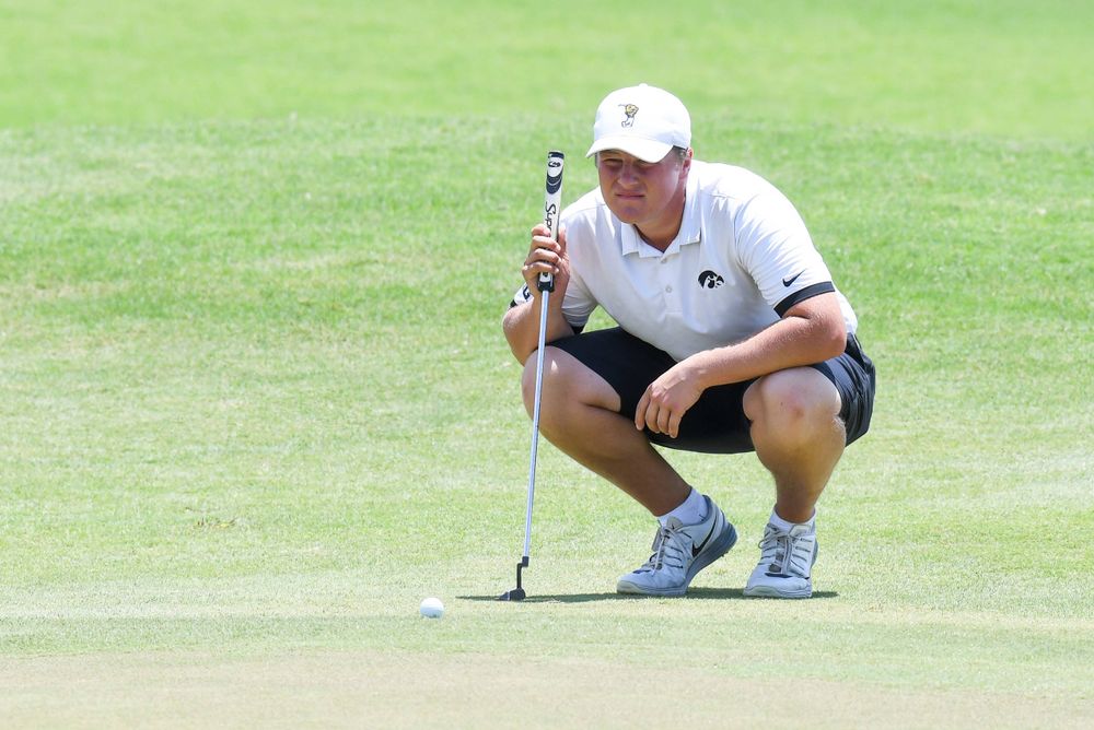 Freshman Alex Schaake competes in the first round of the NCAA Men's Golf Regional. (Photo:SE Sports Media/Sideline Sports).  
