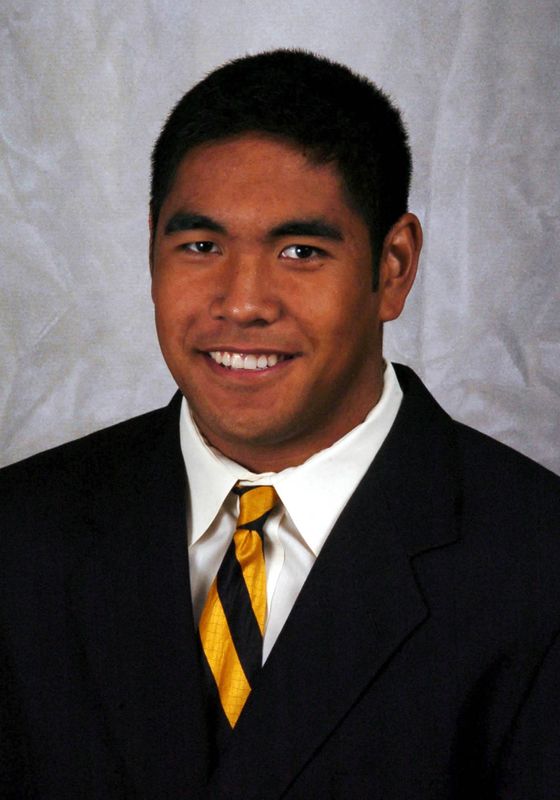 Tony Moeaki - Football - University of Iowa Athletics