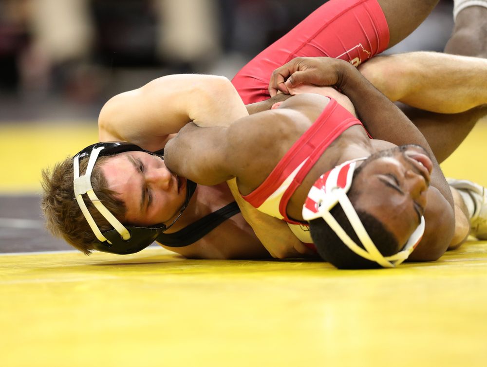 Iowa's Spencer Lee wrestles Indiana's Elijah Oliver at 125 pounds Friday, February 15, 2019 at Carver-Hawkeye Arena. (Brian Ray/hawkeyesports.com)