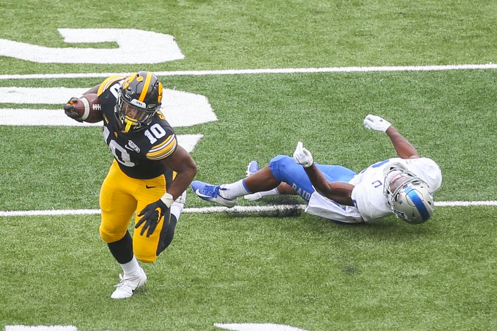 Iowa Hawkeyes running back Mekhi Sargent (10)against Middle Tennessee Saturday, September 28, 2019 at Kinnick Stadium. (Lily Smith/hawkeyesports.com)