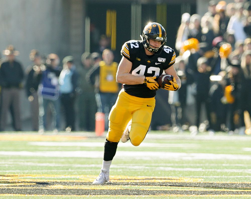 Iowa Hawkeyes tight end Shaun Beyer (42) runs after pulling in a pass during the second quarter of their game at Kinnick Stadium in Iowa City on Saturday, Nov 23, 2019. (Stephen Mally/hawkeyesports.com)