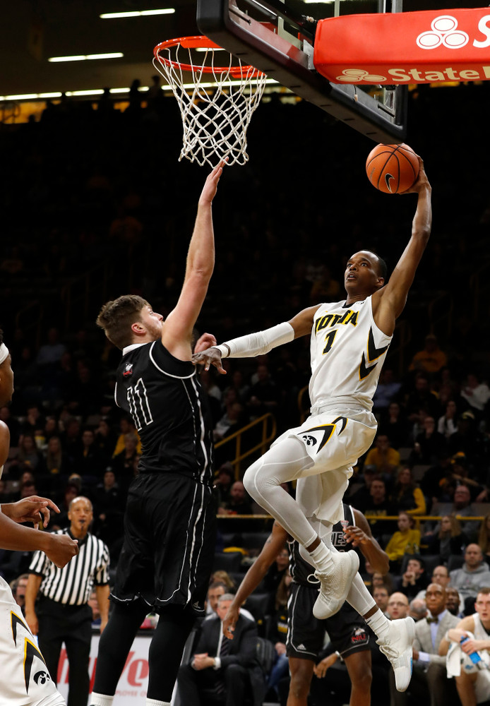 Iowa Hawkeyes guard Maishe Dailey (1) 