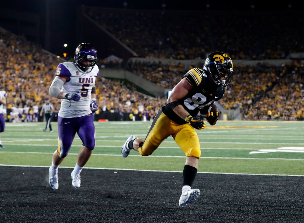 Iowa Hawkeyes wide receiver Nick Easley (84) pulls down a pass for a touchdown against the Northern Iowa Panthers Saturday, September 15, 2018 at Kinnick Stadium. (Brian Ray/hawkeyesports.com)