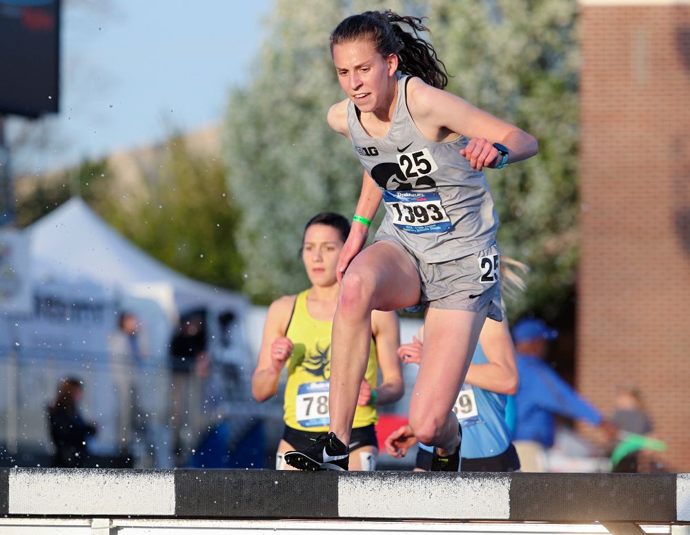 Iowa's Anna Hostetler runs the women's 3000 meter steeplechase event during the first day of the Drake Relays at Drake Stadium in Des Moines on Thursday, Apr. 25, 2019. (Stephen Mally/hawkeyesports.com)