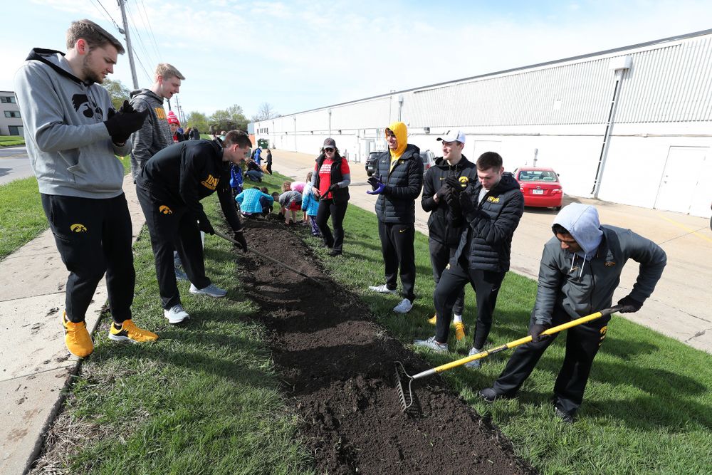 Members fo the Iowa MenÕs Basketball team volunteer with the South District Neighborhood Clean-up during the annual Iowa Athletics Day of Caring  Sunday, April 28, 2019 in Iowa City. (Brian Ray/hawkeyesports.com)