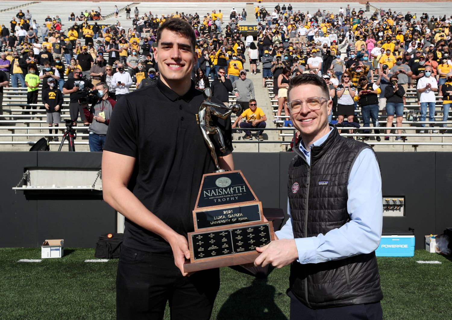 Luka Garza Receives Naismith Trophy – University of Iowa Athletics