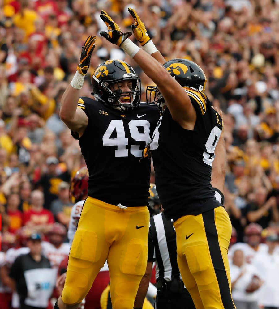 Iowa Hawkeyes linebacker Nick Niemann (49) celebrates with defensive end Anthony Nelson (98) after sacking Iowa State Cyclones quarterback Kyle Kempt (17) Saturday, September 8, 2018 at Kinnick Stadium. (Brian Ray/hawkeyesports.com)