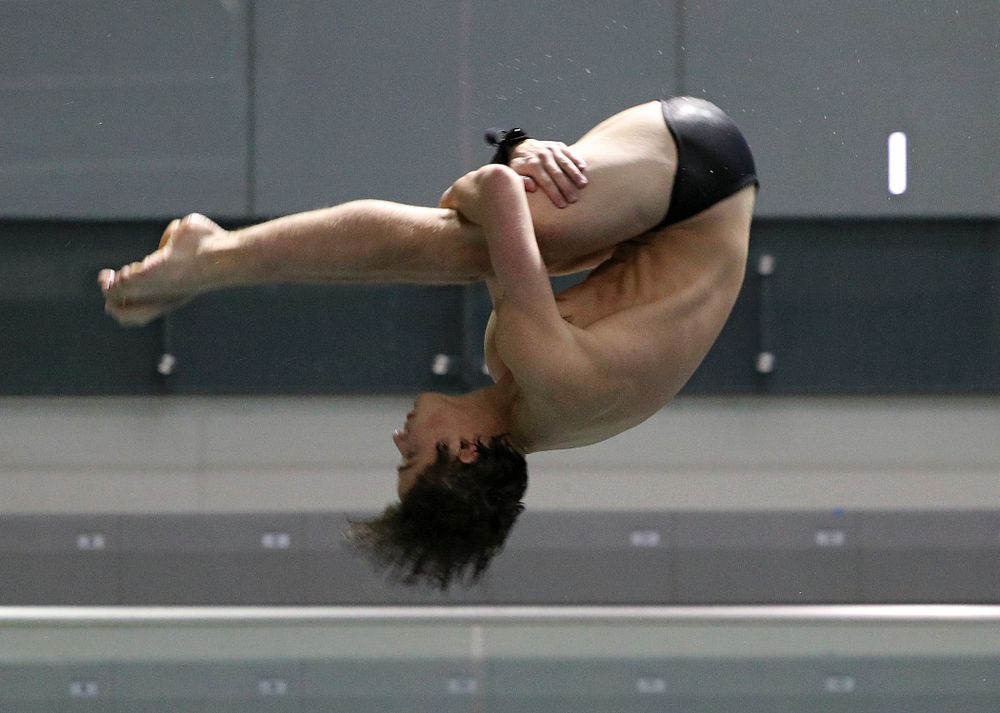 Iowa’s Michael Huebner competes in the men’s 1 meter diving event during their meet against Michigan State at the Campus Recreation and Wellness Center in Iowa City on Thursday, Oct 3, 2019. (Stephen Mally/hawkeyesports.com)