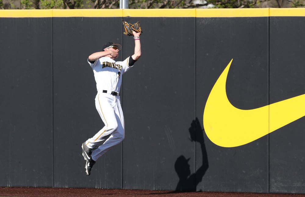 Iowa Hawkeyes outfielder Ben Norman (9) makes a catch in right field against the Nebraska Cornhuskers Saturday, April 20, 2019 at Duane Banks Field. (Brian Ray/hawkeyesports.com)