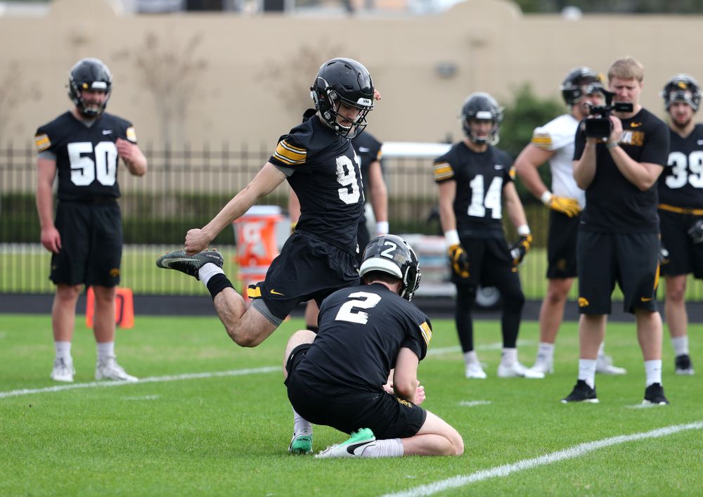 Iowa Hawkeyes place kicker Miguel Recinos (91) kicks a field goal during practice for the 2019 Outback Bowl Friday, December 28, 2018 at the University of Tampa. (Brian Ray/hawkeyesports.com)