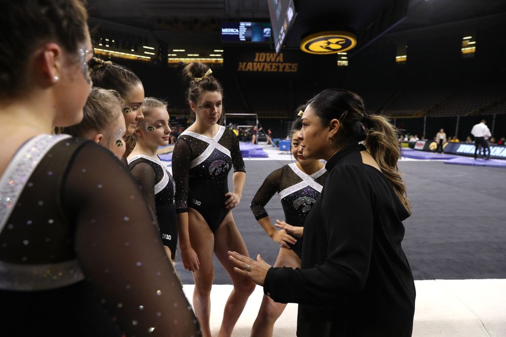 Iowa head coach Larissa Libby talks to her team before their floor routines against the Rutgers Scarlet Knights Saturday, January 26, 2019 at Carver-Hawkeye Arena. (Brian Ray/hawkeyesports.com)