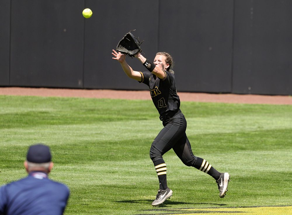 Iowa center fielder Havyn Monteer (21) makes a running catch for an out during the third inning of their game against Ohio State at Pearl Field in Iowa City on Saturday, May. 4, 2019. (Stephen Mally/hawkeyesports.com)