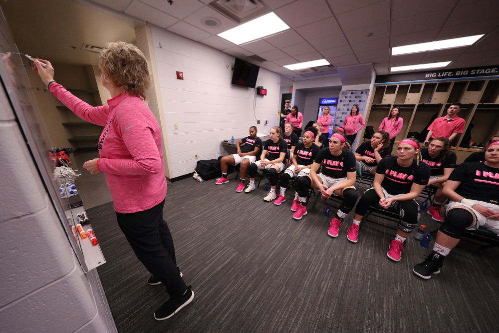 Iowa Hawkeyes head coach Lisa Bluder against the Rutgers Scarlet Knights in the semi-finals of the Big Ten Tournament Saturday, March 9, 2019 at Bankers Life Fieldhouse in Indianapolis, Ind. (Brian Ray/hawkeyesports.com)