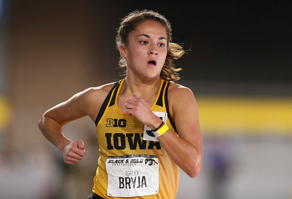 Iowa’s Ashley Bryja runs the women’s 1 mile run event at the Black and Gold Invite at the Recreation Building in Iowa City on Saturday, February 1, 2020. (Stephen Mally/hawkeyesports.com)