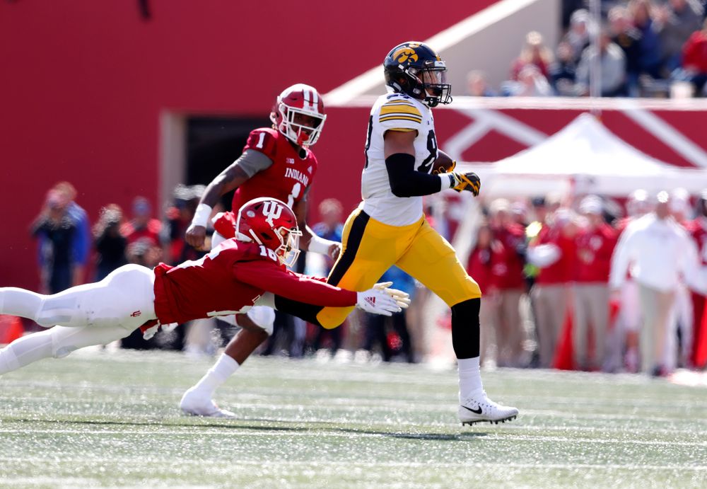 Iowa Hawkeyes tight end Noah Fant (87) against the Indiana Hoosiers Saturday, October 13, 2018 at Memorial Stadium, in Bloomington, Ind. (Brian Ray/hawkeyesports.com)