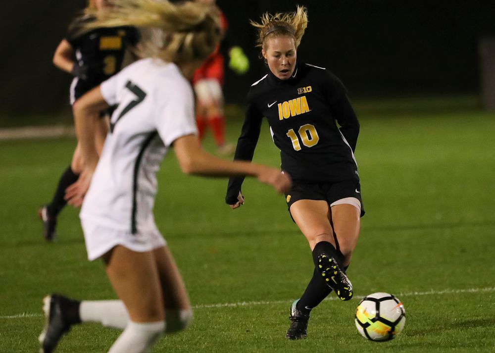 Iowa Hawkeyes midfielder Natalie Winters (10) passes the ball during a game against Michigan State at the Iowa Soccer Complex on October 12, 2018. (Tork Mason/hawkeyesports.com)