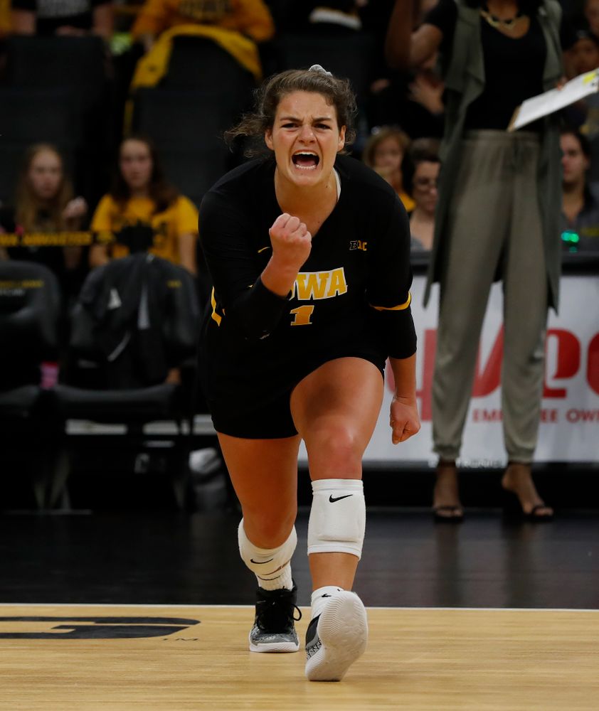 Iowa Hawkeyes defensive specialist Molly Kelly (1) against the Michigan Wolverines Sunday, September 23, 2018 at Carver-Hawkeye Arena. (Brian Ray/hawkeyesports.com)