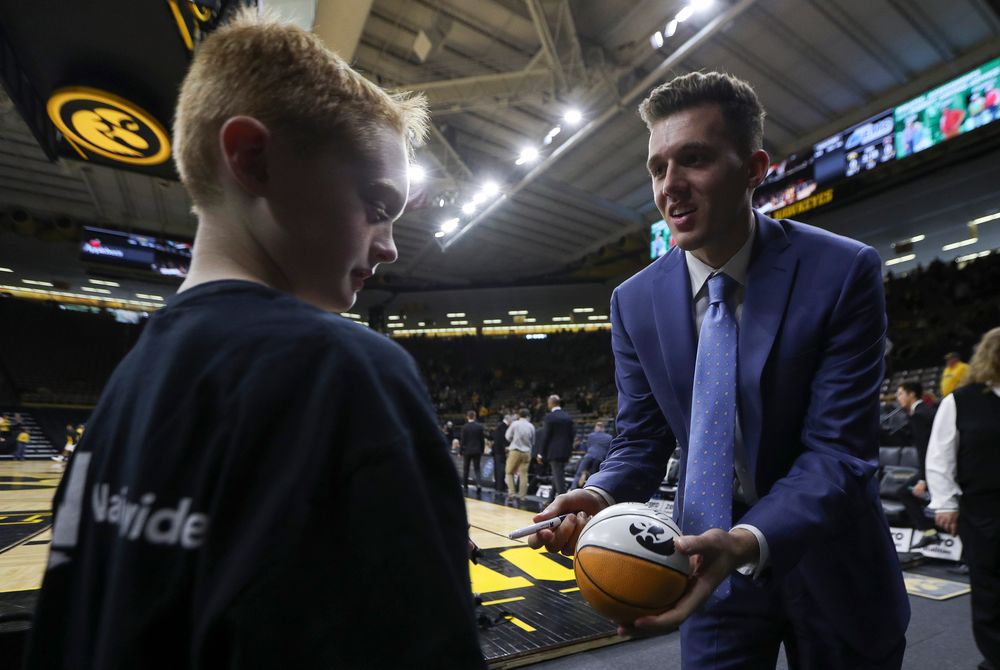 Iowa Hawkeyes guard Jordan Bohannon (3) signs an autograph for a young fan before a game against Guilford College at Carver-Hawkeye Arena on November 4, 2018. (Tork Mason/hawkeyesports.com)