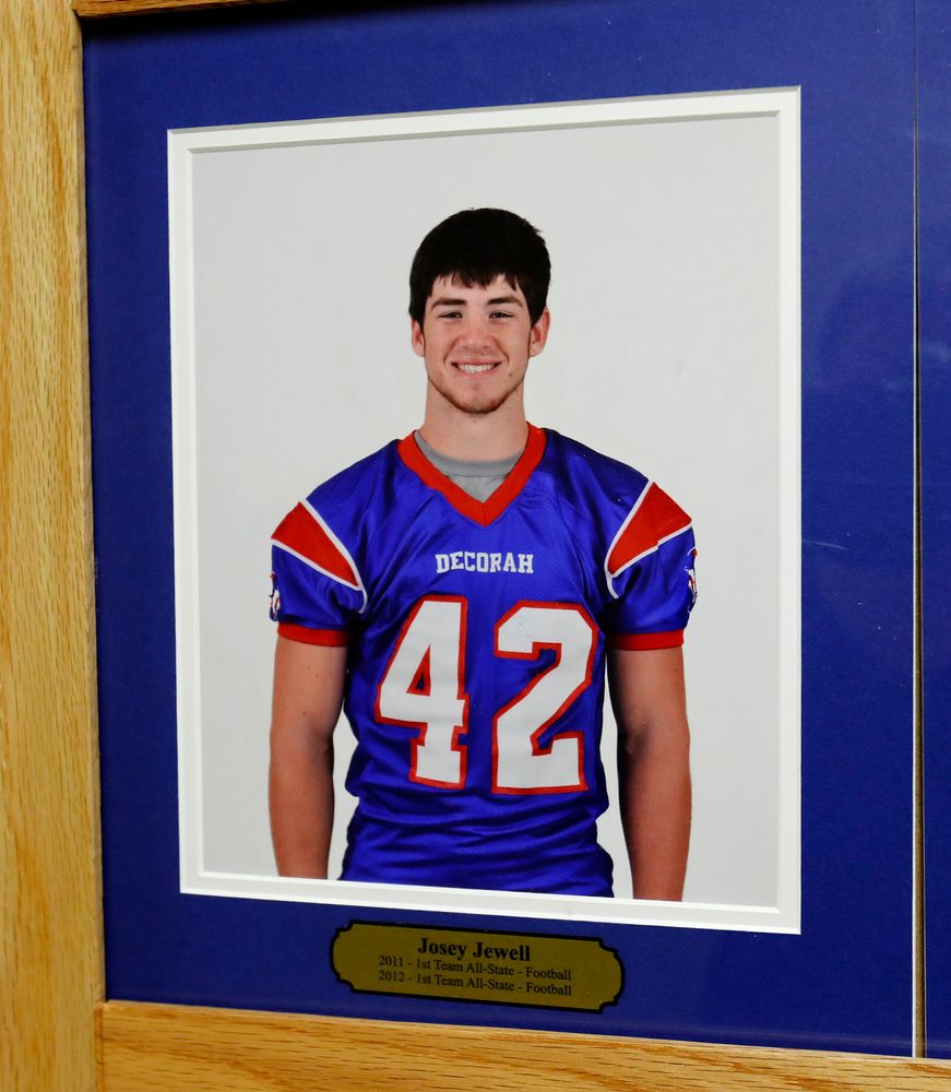 Photo of Josey Jewell, All-State Football Player