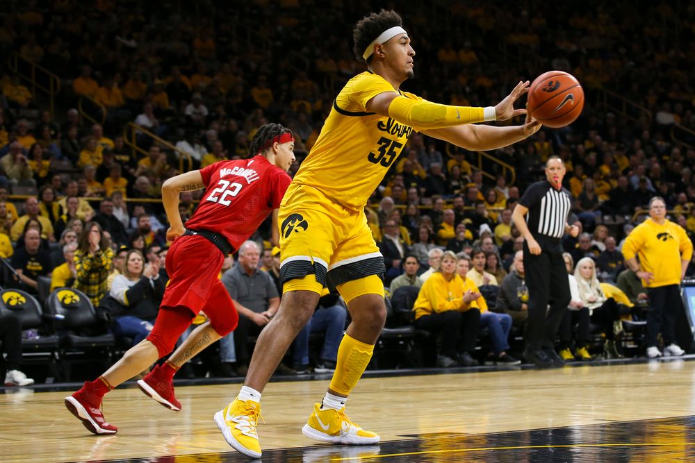 Iowa Hawkeyes forward Cordell Pemsl (35) passes the ball during the Iowa men’s basketball game vs Rutgers on Wednesday, January 22, 2020 at Carver-Hawkeye Arena. (Lily Smith/hawkeyesports.com)