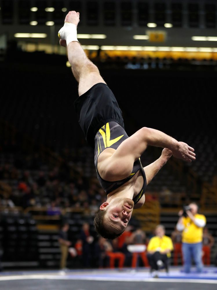 Dylan Ellsworth competes on the floor against Illinois 
