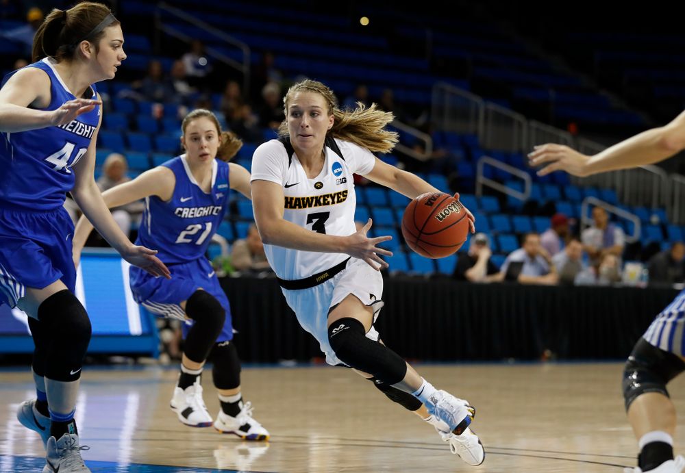 Iowa Hawkeyes guard Makenzie Meyer (3) drives to the hoop against the Creighton Bluejays in the first round of the 2018 NCAA Women's Basketball Tournament Saturday, March 17, 2018 at Pauley Pavilion on the campus of UCLA. (Brian Ray/hawkeyesports.com)