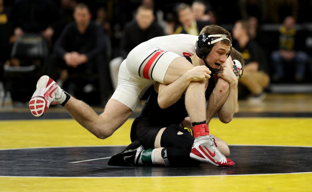 Iowa’s Spencer Lee wrestles Ohio State’s Hunter Lucas at 125 pounds Friday, January 24, 2020 at Carver-Hawkeye Arena. Lee won the match with a 16-3 tech fall. (Brian Ray/hawkeyesports.com)