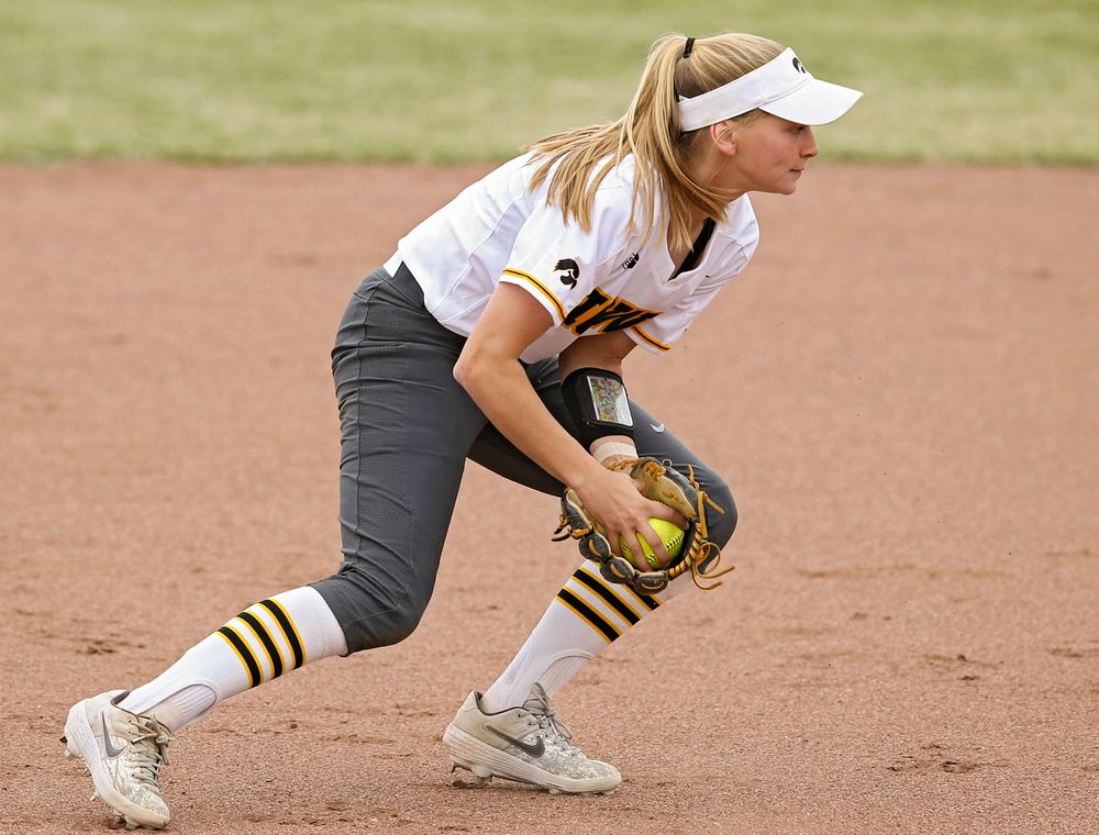 Iowa Hawkeyes Aralee Bogar (2) fields a ground ball during the third inning of their Big Ten Conference softball game at Pearl Field in Iowa City on Friday, Mar. 29, 2019. (Stephen Mally/hawkeyesports.com)