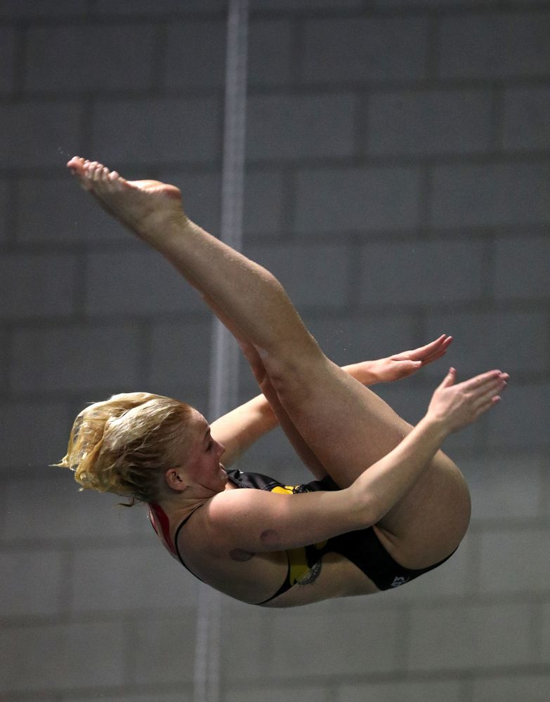 Iowa's Thelma Strandberg competes on the 3-meter springboard against the Iowa State Cyclones in the Iowa Corn Cy-Hawk Series Friday, December 7, 2018 at at the Campus Recreation and Wellness Center. (Brian Ray/hawkeyesports.com)