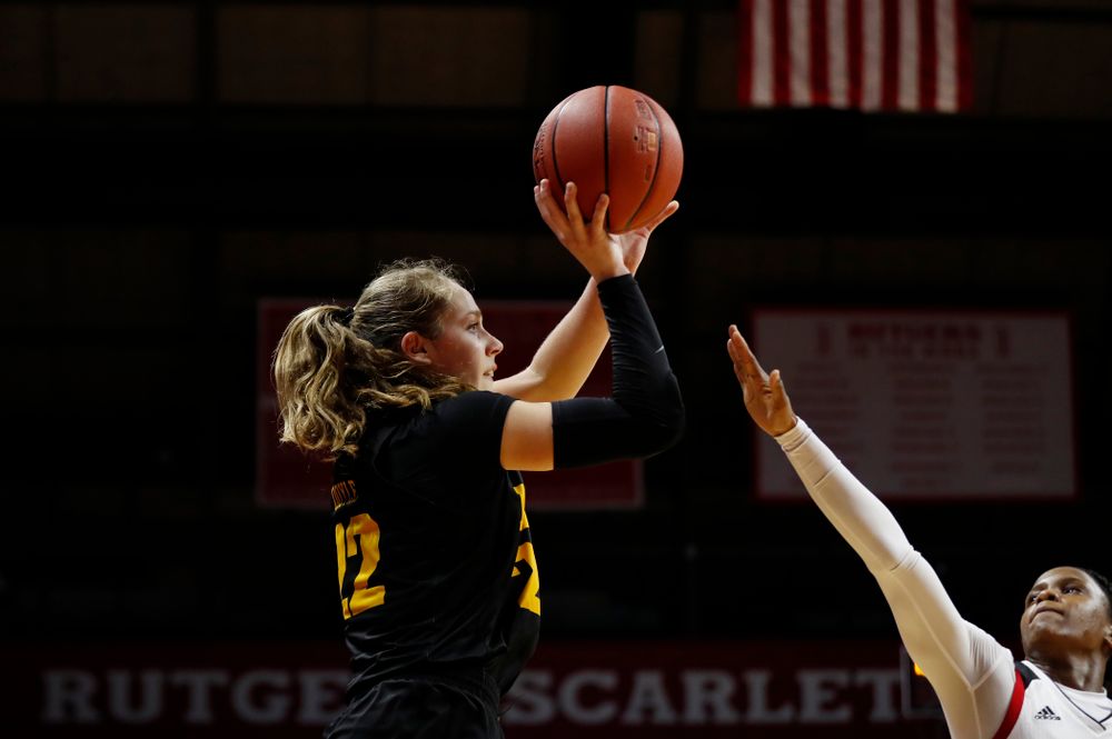 Iowa Hawkeyes guard Kathleen Doyle (22) hits the game tying three point basket 
