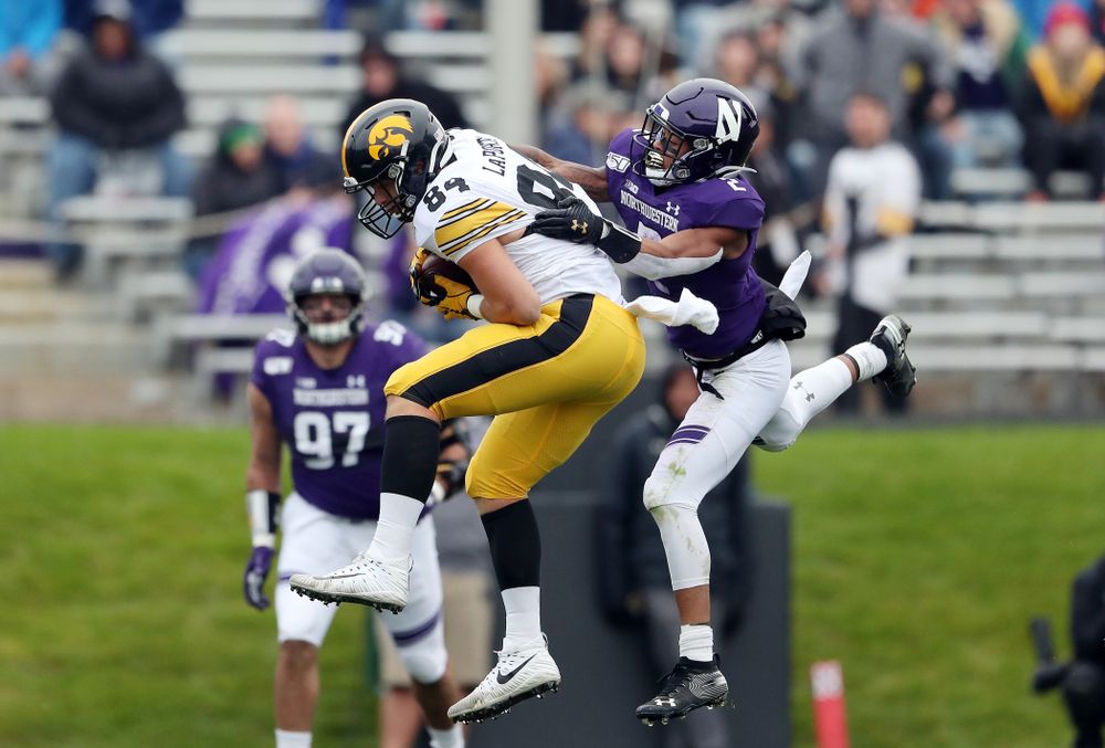 Iowa Hawkeyes tight end Sam LaPorta (84) makes a catch for a first down against the Northwestern Wildcats Saturday, October 26, 2019 at Ryan Field in Evanston, Ill. (Brian Ray/hawkeyesports.com)
