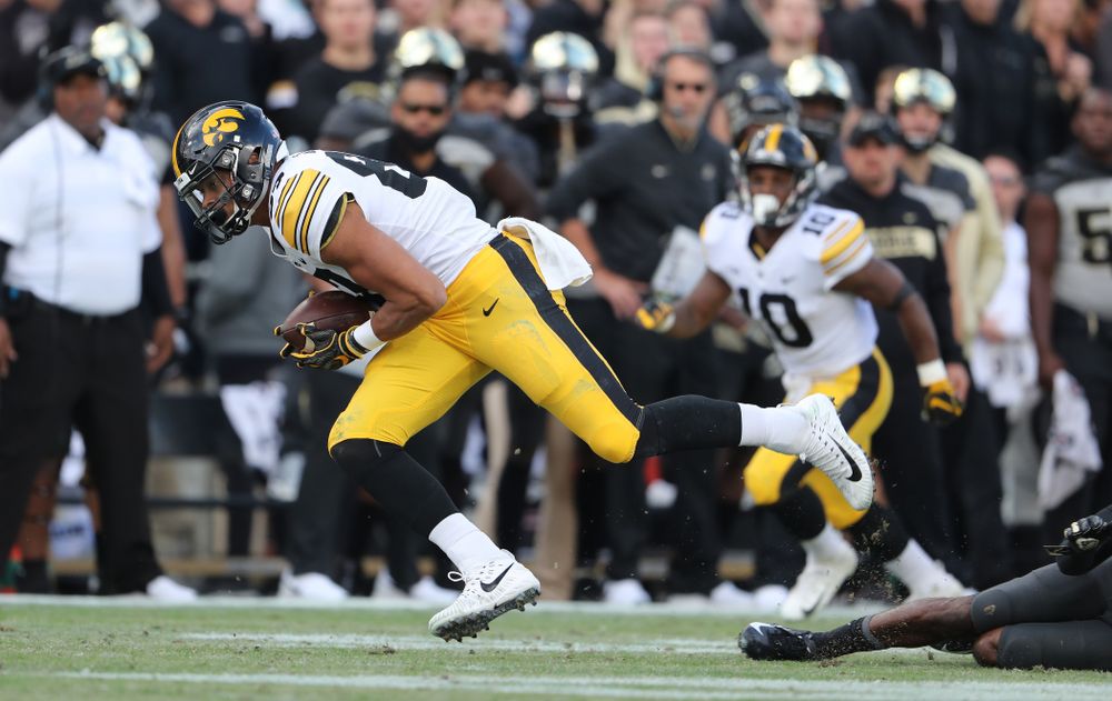 Iowa Hawkeyes tight end Noah Fant (87) against the Purdue Boilermakers Saturday, November 3, 2018 Ross Ade Stadium in West Lafayette, Ind. (Brian Ray/hawkeyesports.com)