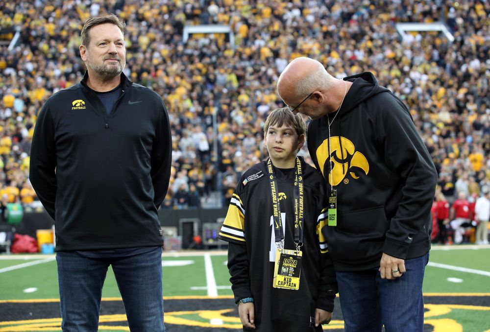 Honorary captain Bob Stoops with Kid Captain Aiden Kasper before the Iowa Hawkeyes game against the Miami RedHawks Saturday, August 31, 2019 at Kinnick Stadium in Iowa City. (Brian Ray/hawkeyesports.com)